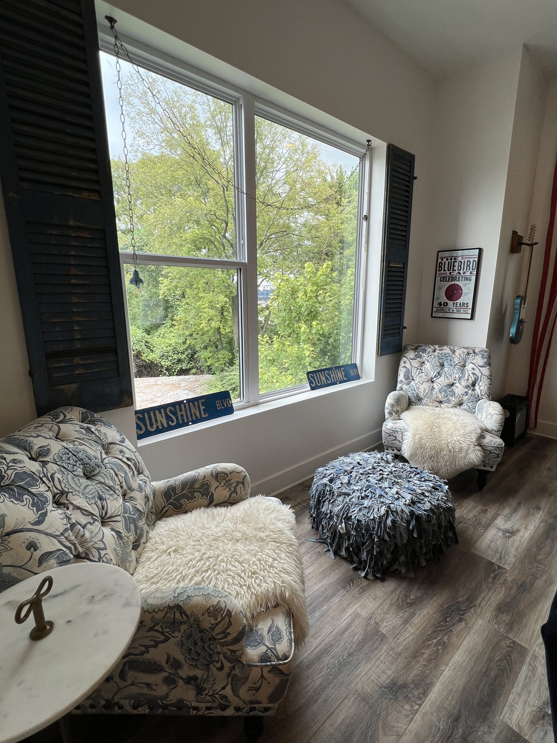 Short-term rental cleaning for a guest-ready living space